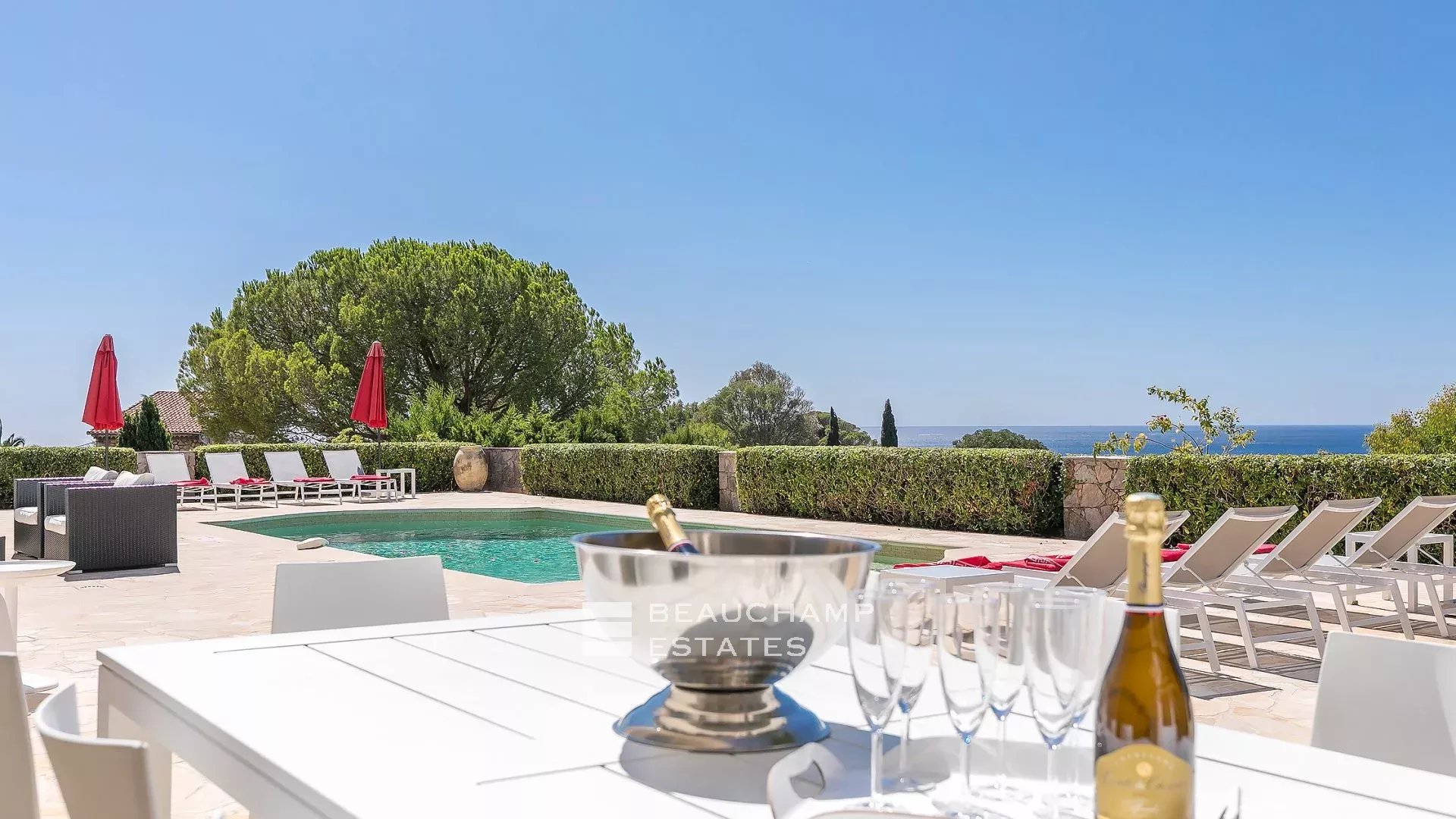 Croix des Gardes Villa Contemporaine 6 chambres Croix des Gardes Contemporary Villa with 6 bedrooms