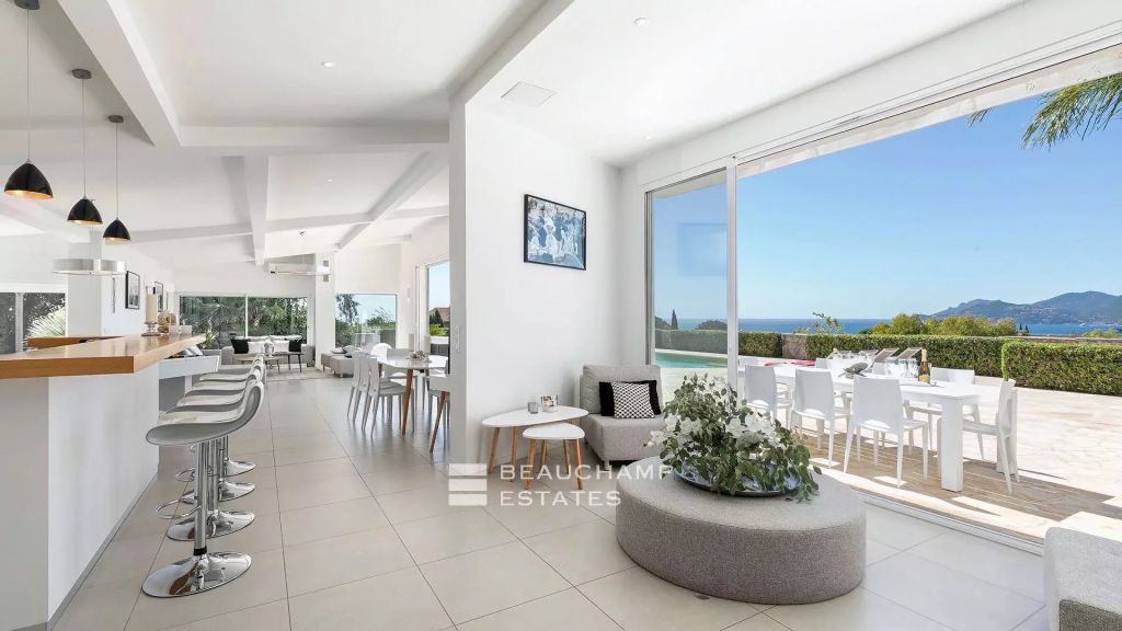 Croix des Gardes Contemporary Villa with 6 bedrooms