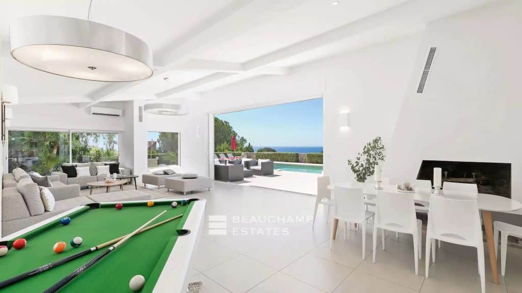 Croix des Gardes Contemporary Villa with 6 bedrooms