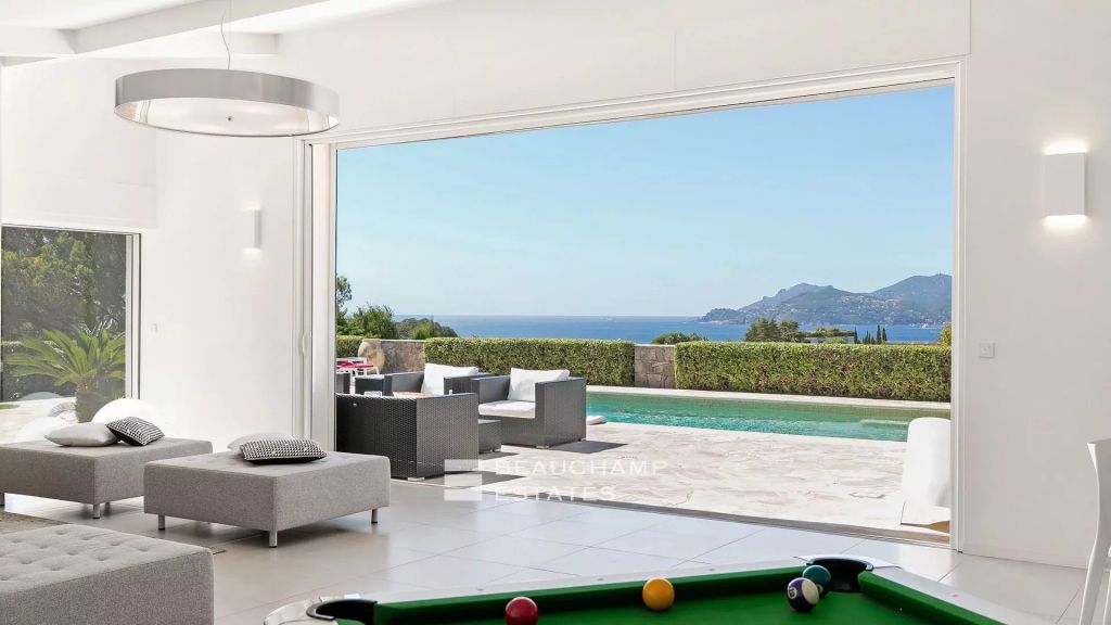 Croix des Gardes Contemporary Villa with 6 bedrooms