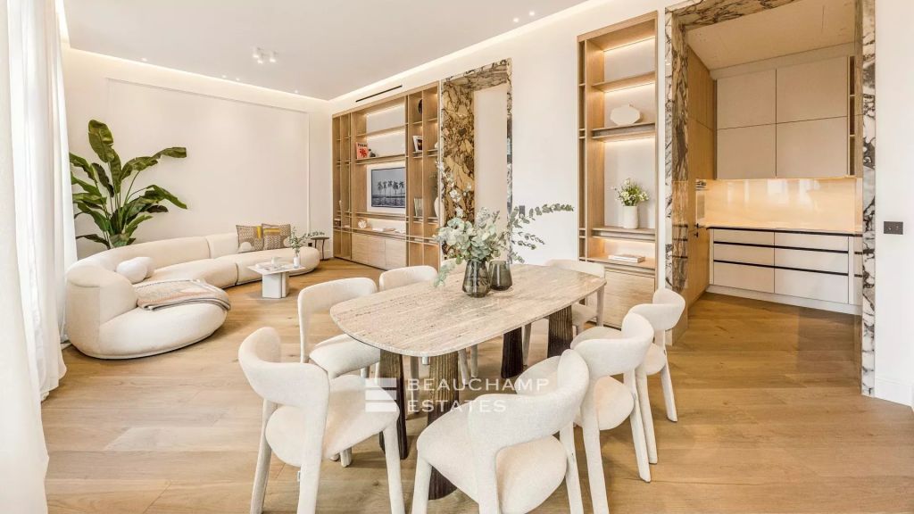 Elegant 4-bedroom bourgeois apartment – Cannes city centre