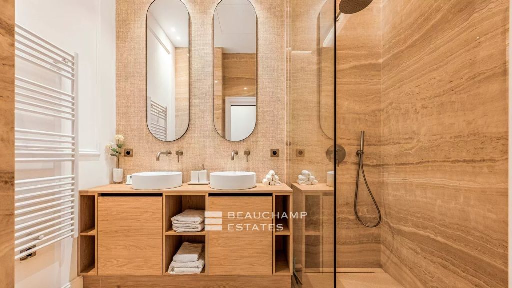 Elegant 4-bedroom bourgeois apartment – Cannes city centre