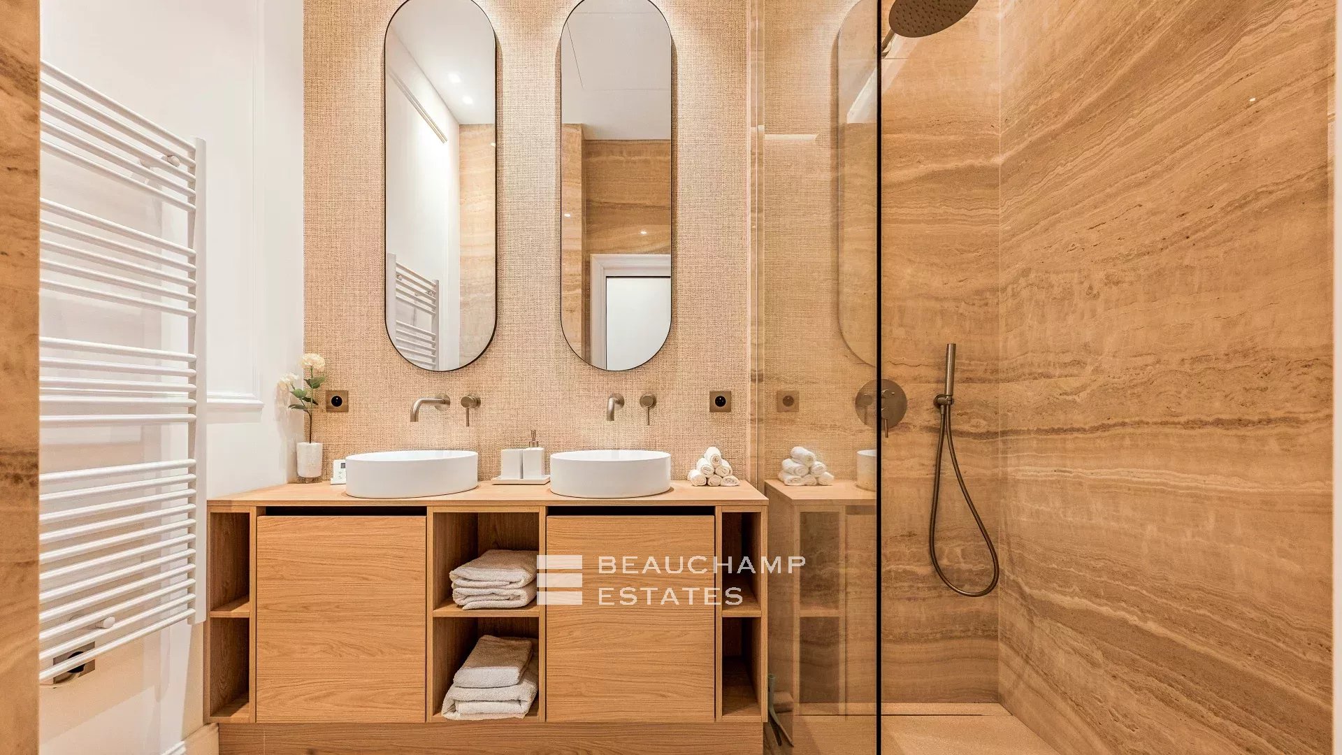 Elegant 4-bedroom bourgeois apartment – Cannes city centre Elegant 4-bedroom bourgeois apartment – Cannes city centre