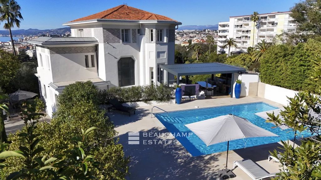 Elegant Art Deco villa with panoramic sea view
