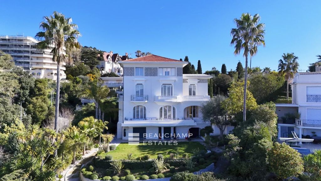 Elegant Art Deco villa with panoramic sea view