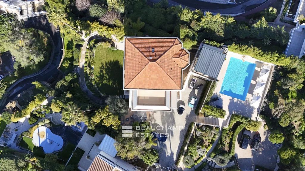 Elegant Art Deco villa with panoramic sea view