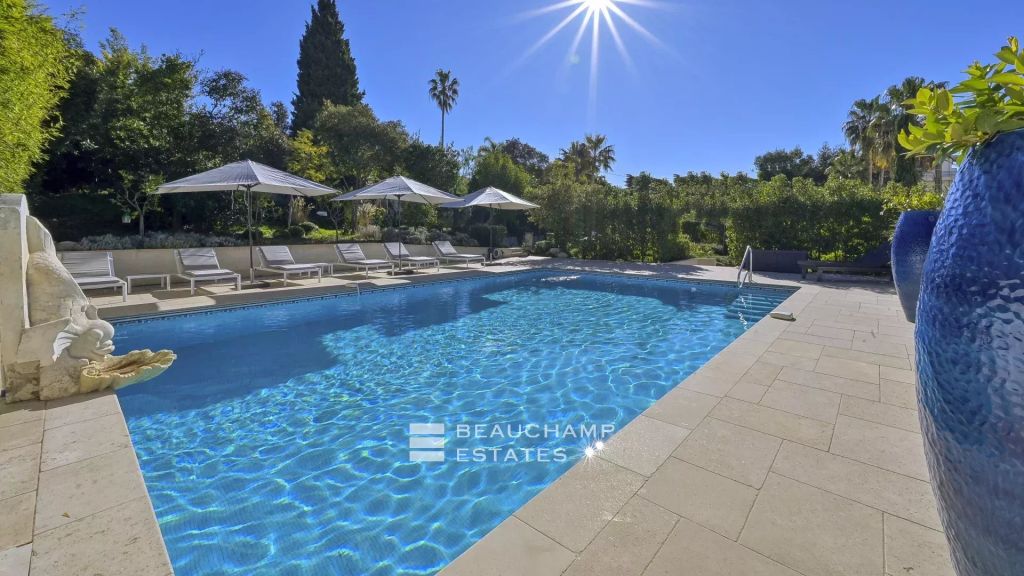 Elegant Art Deco villa with panoramic sea view