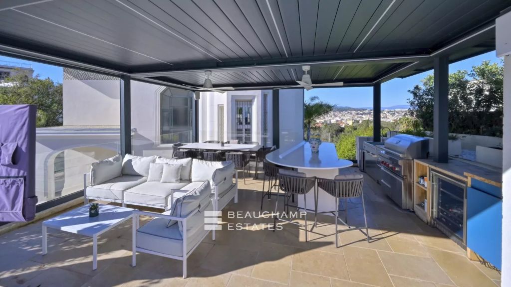 Elegant Art Deco villa with panoramic sea view