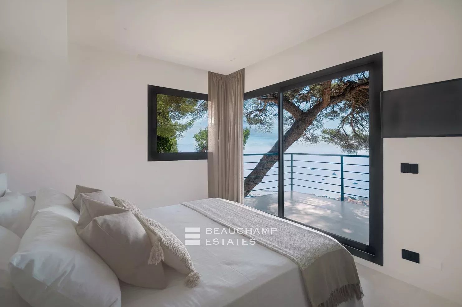 Elegant classic villa with 4 bedrooms in Villefranche-sur-Mer Elegant classic villa with 4 bedrooms in Villefranche-sur-Mer
