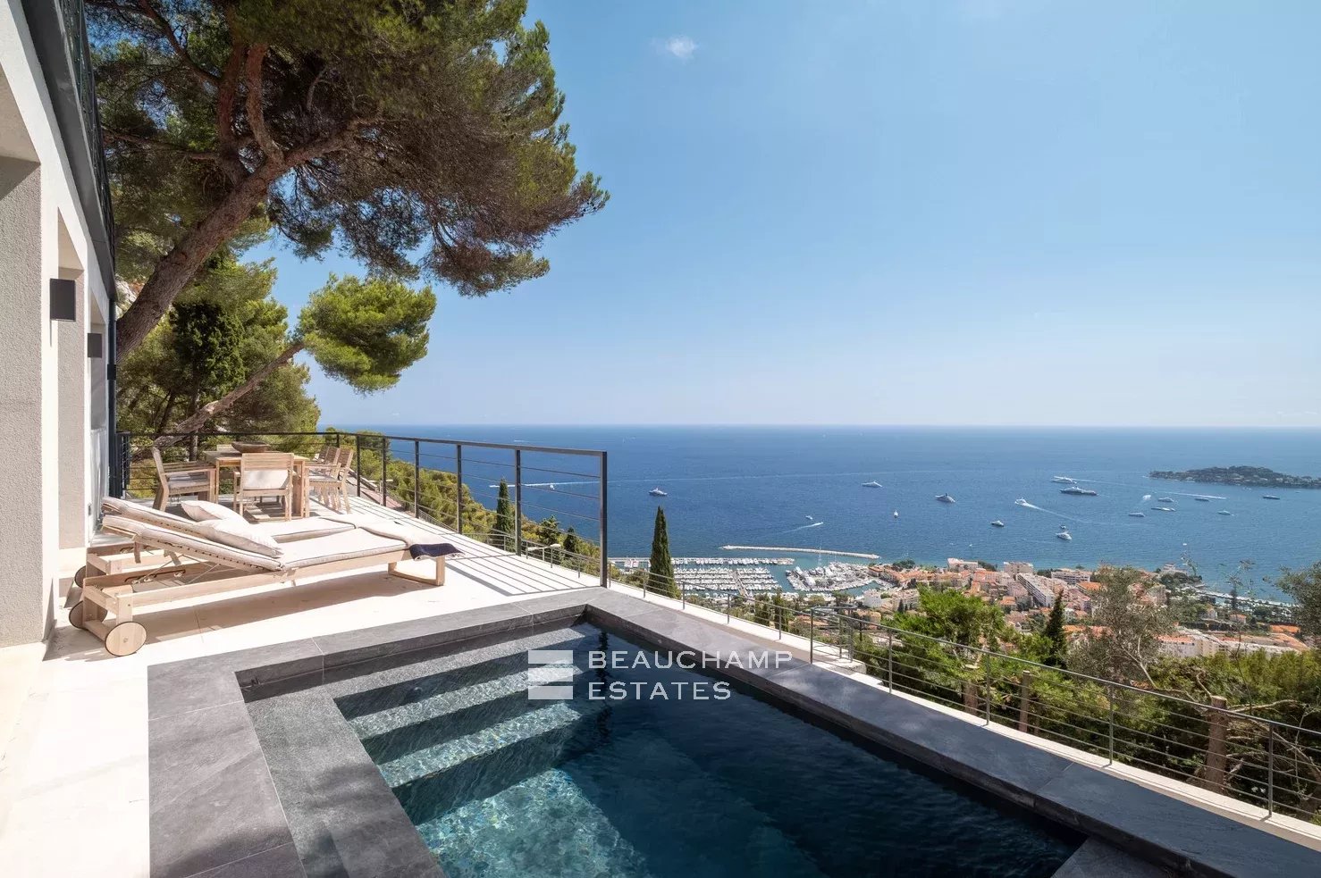 Elegant classic villa with 4 bedrooms in Villefranche-sur-Mer Elegant classic villa with 4 bedrooms in Villefranche-sur-Mer