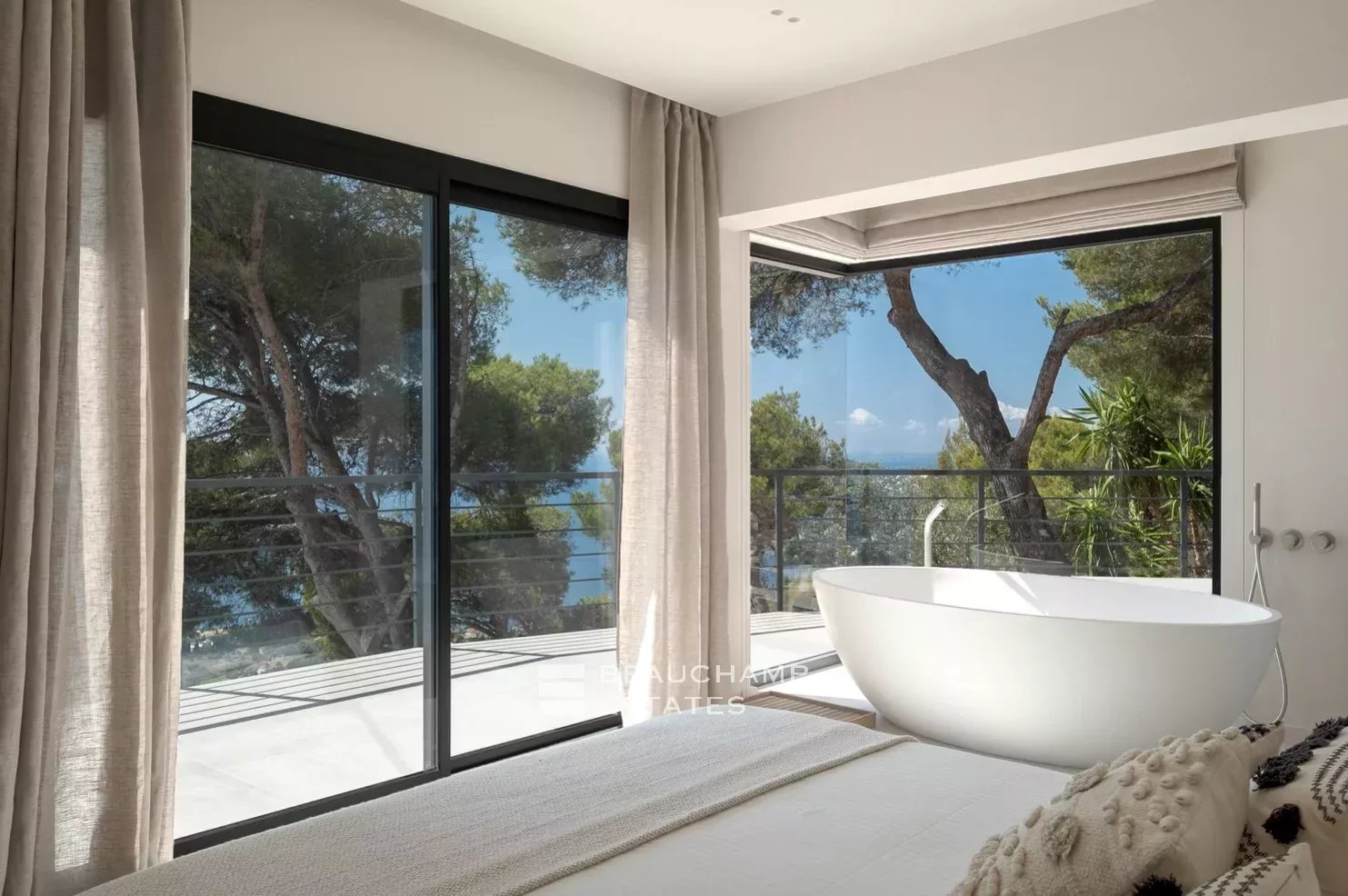 Elegant classic villa with 4 bedrooms in Villefranche-sur-Mer Elegant classic villa with 4 bedrooms in Villefranche-sur-Mer