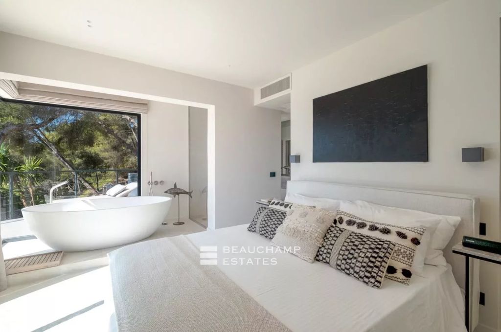 Villefranche-sur-Mer – 4-Bedroom Villa with Infinity Pool and Sea View