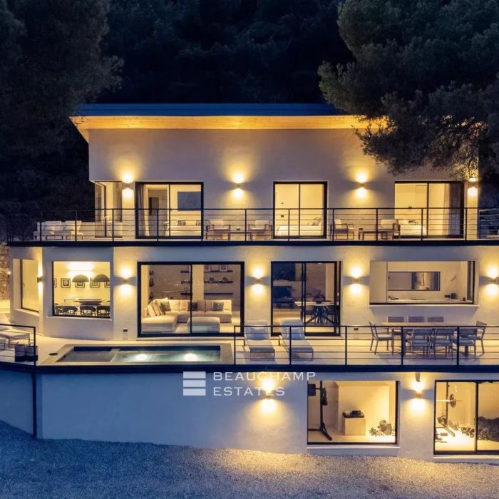 Beautiful classic villa with 4 bedrooms