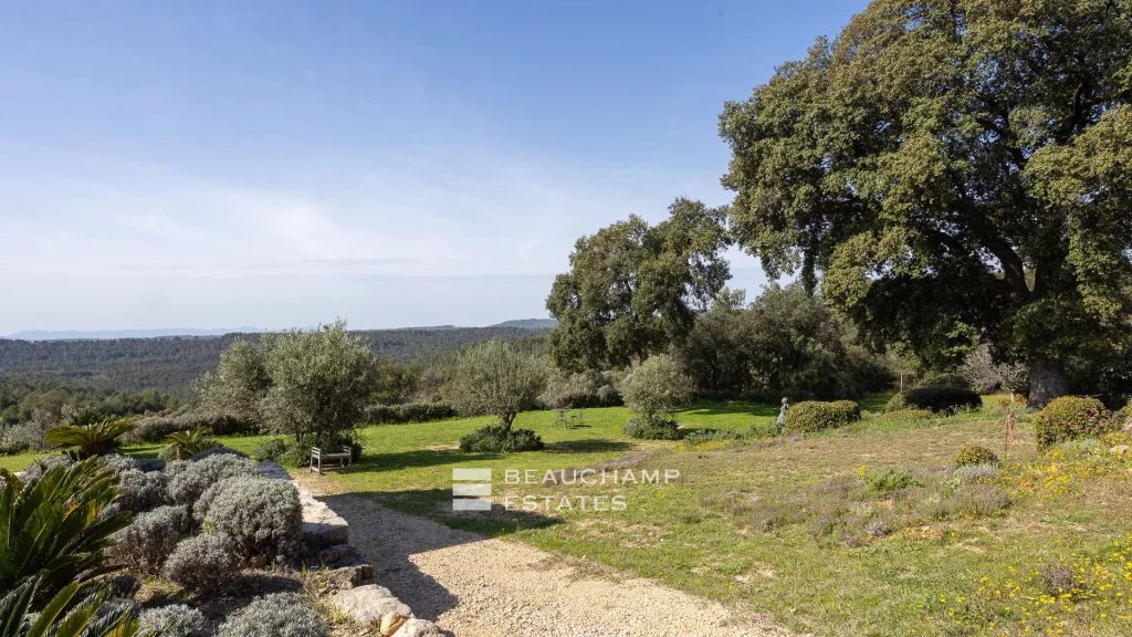 Elegant Stone Bastide on 20 Hectares – Panoramic Views in the Heart of the Pays de Fayence