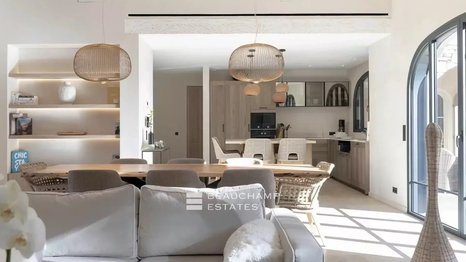 Élégante Villa Tropezienne au Cœur des Salins avec Piscine Chauffée Elegant villa Tropezienne in the heart of a private domain in Les Salins