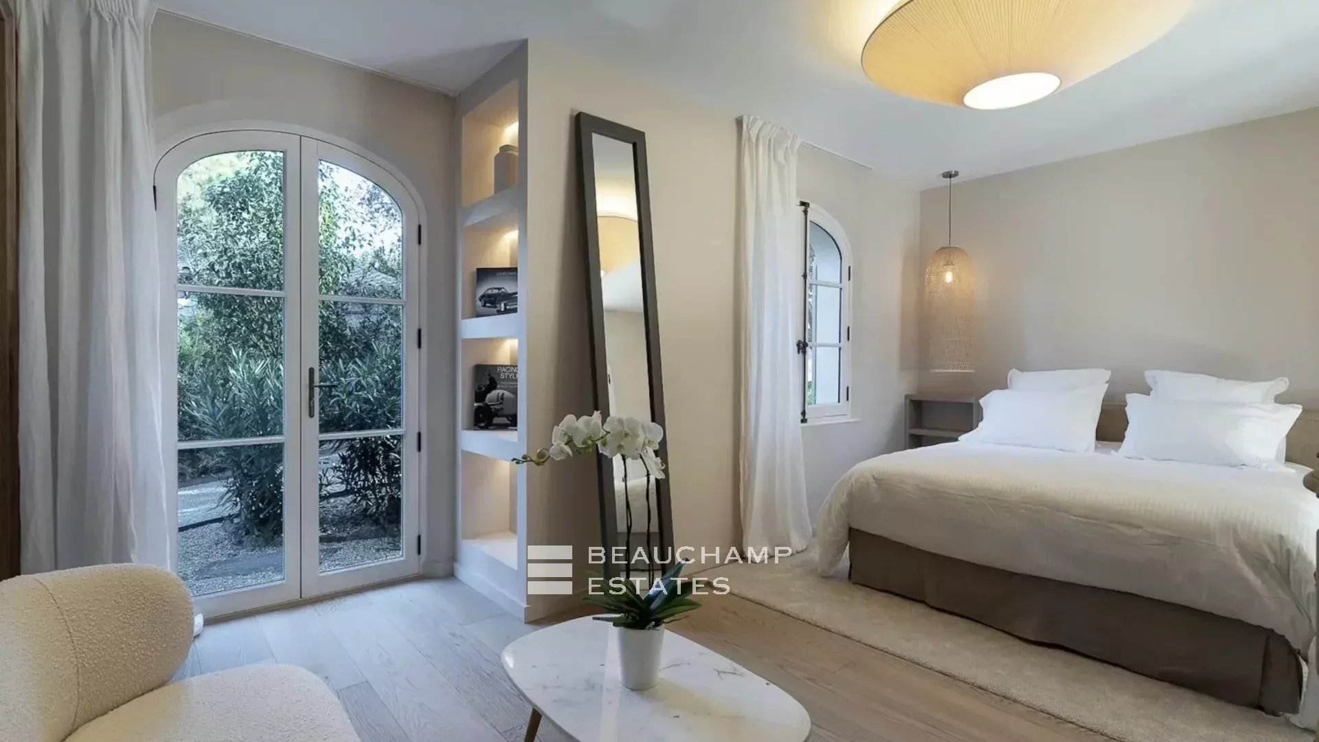 Élégante Villa Tropezienne au Cœur des Salins avec Piscine Chauffée Elegant villa Tropezienne in the heart of a private domain in Les Salins