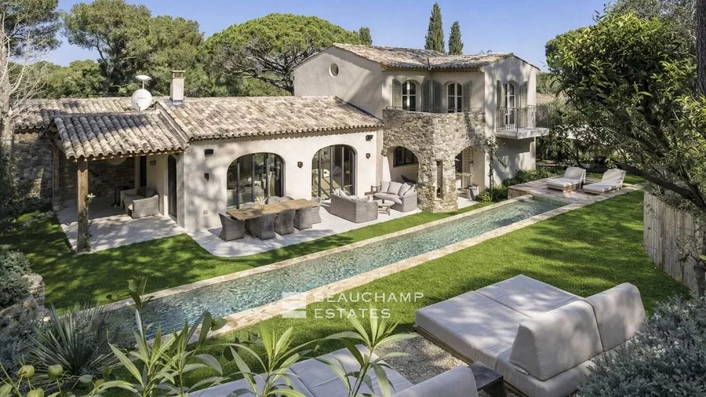 Elegant villa Tropezienne in the heart of a private domain in Les Salins