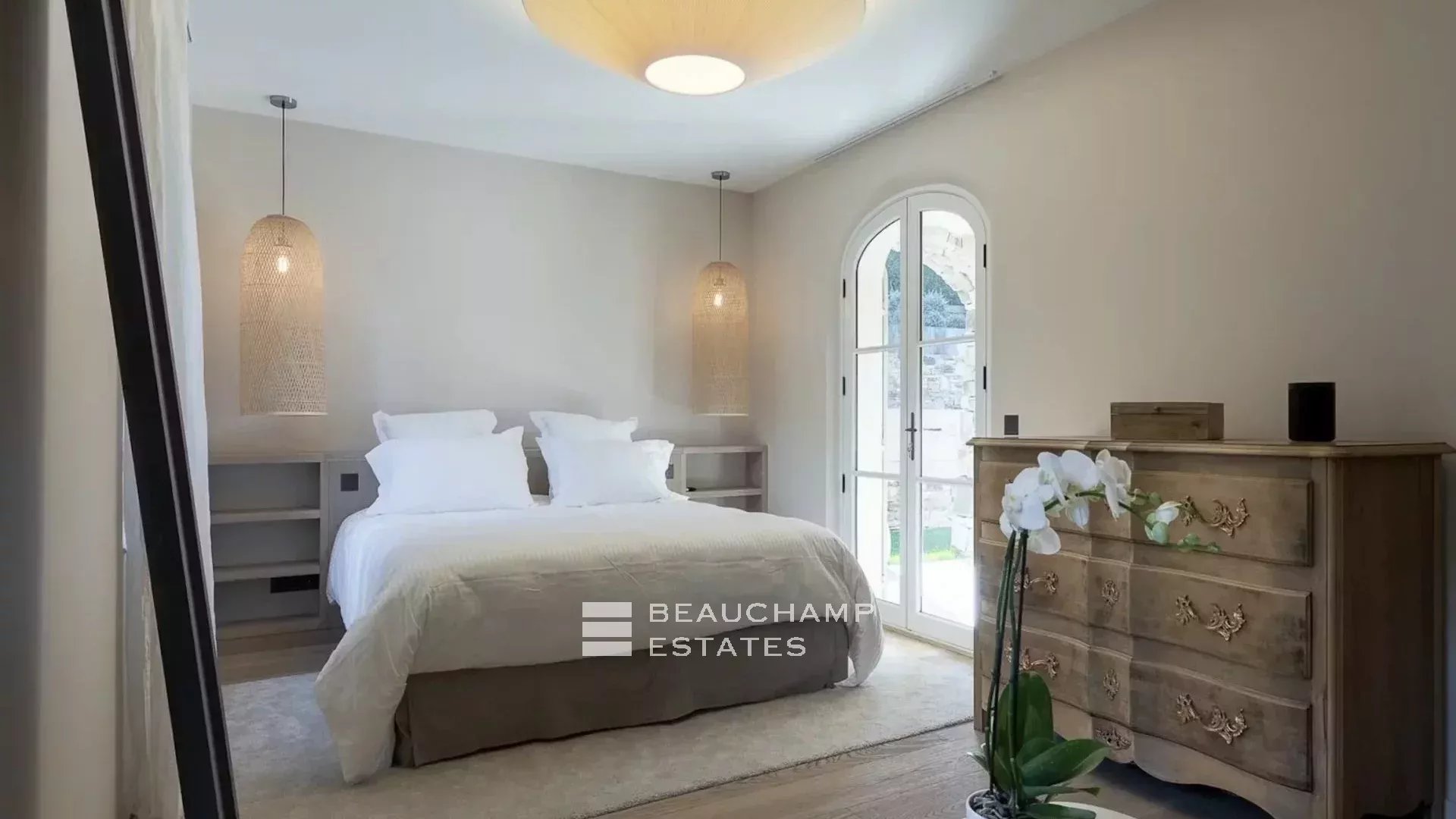 Élégante Villa Tropezienne au Cœur des Salins avec Piscine Chauffée Elegant villa Tropezienne in the heart of a private domain in Les Salins