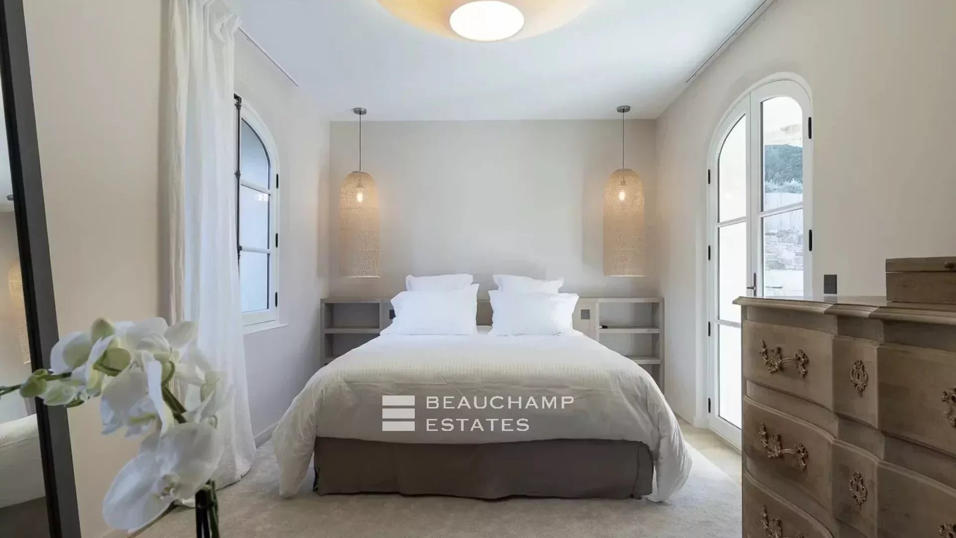 Élégante Villa Tropezienne au Cœur des Salins avec Piscine Chauffée Elegant villa Tropezienne in the heart of a private domain in Les Salins