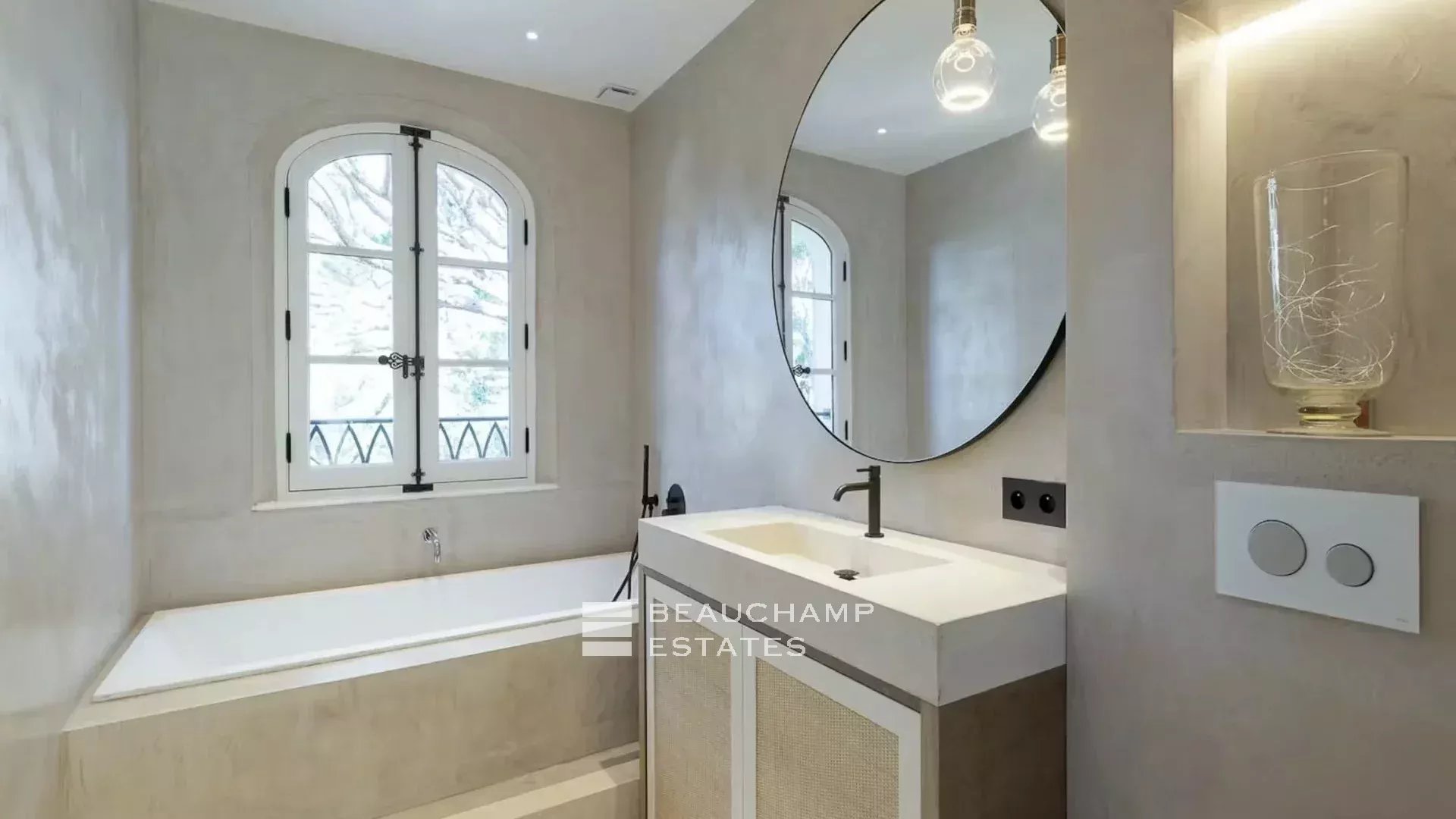 Élégante Villa Tropezienne au Cœur des Salins avec Piscine Chauffée Elegant villa Tropezienne in the heart of a private domain in Les Salins