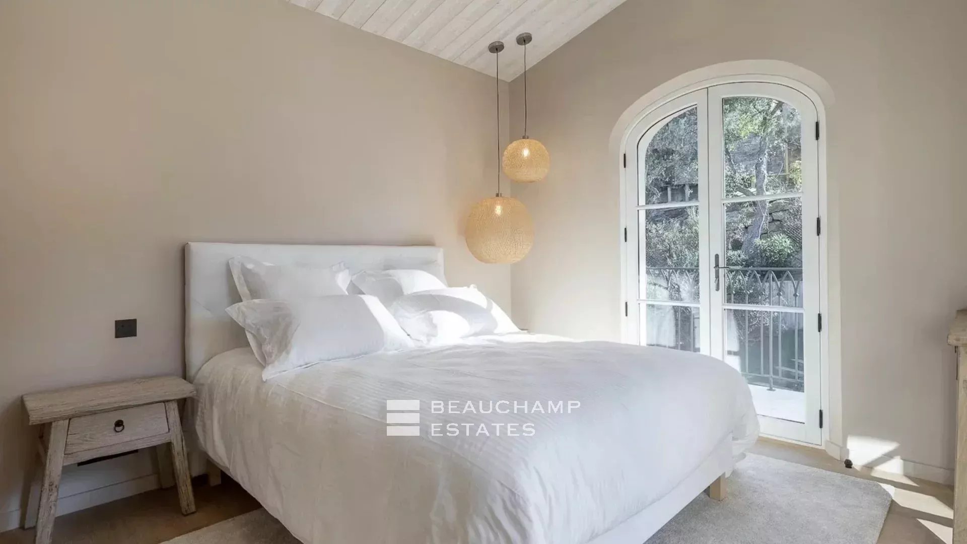 Élégante Villa Tropezienne au Cœur des Salins avec Piscine Chauffée Elegant villa Tropezienne in the heart of a private domain in Les Salins