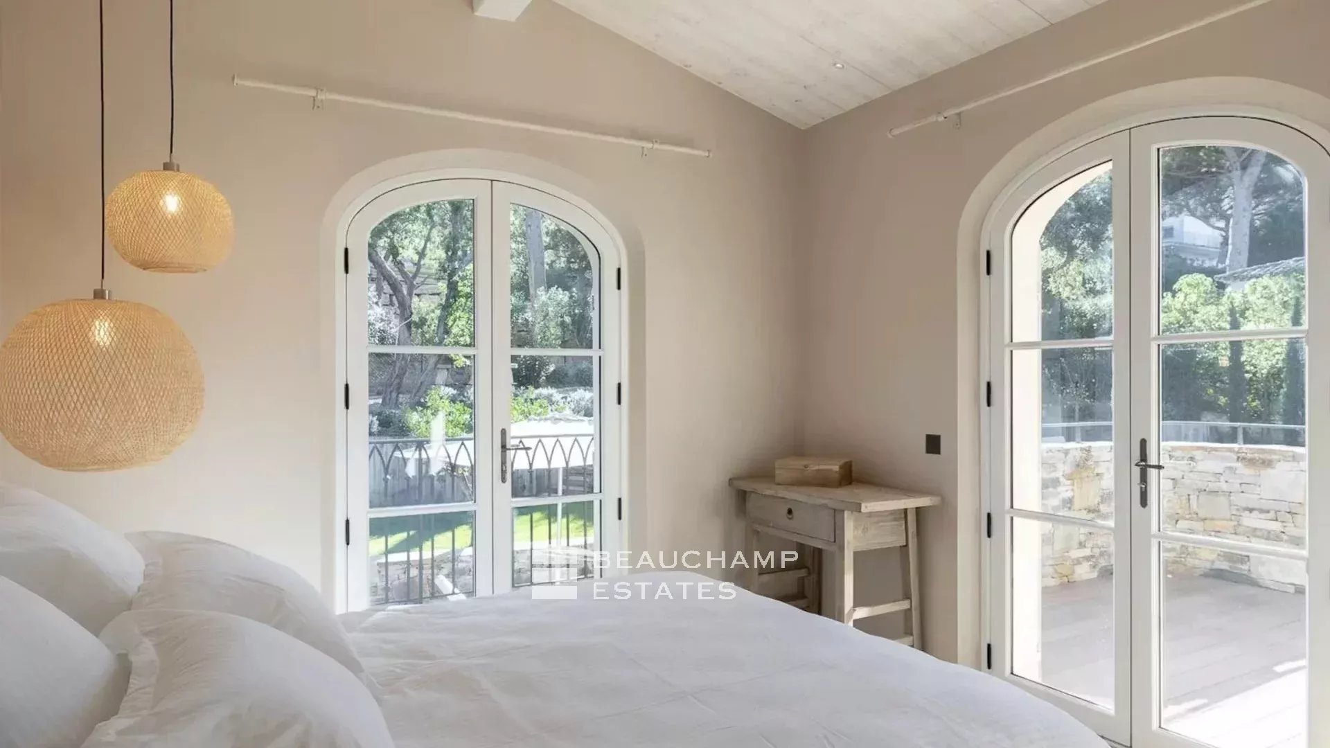 Élégante Villa Tropezienne au Cœur des Salins avec Piscine Chauffée Elegant villa Tropezienne in the heart of a private domain in Les Salins