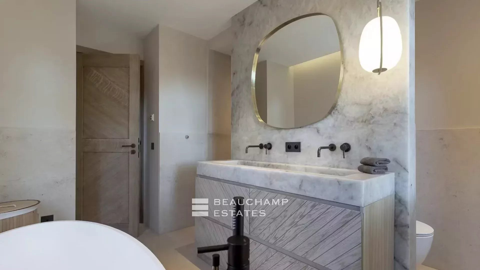 Élégante Villa Tropezienne au Cœur des Salins avec Piscine Chauffée Elegant villa Tropezienne in the heart of a private domain in Les Salins