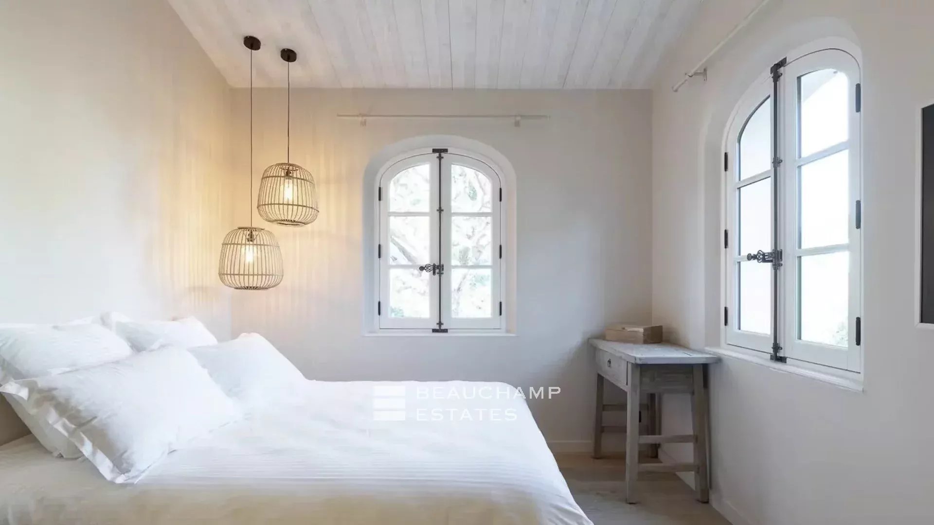 Élégante Villa Tropezienne au Cœur des Salins avec Piscine Chauffée Elegant villa Tropezienne in the heart of a private domain in Les Salins