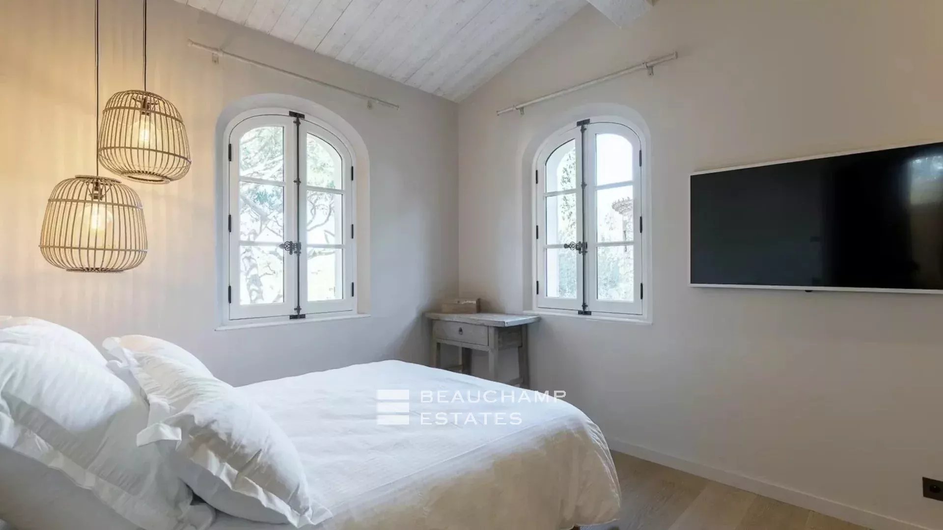 Élégante Villa Tropezienne au Cœur des Salins avec Piscine Chauffée Elegant villa Tropezienne in the heart of a private domain in Les Salins