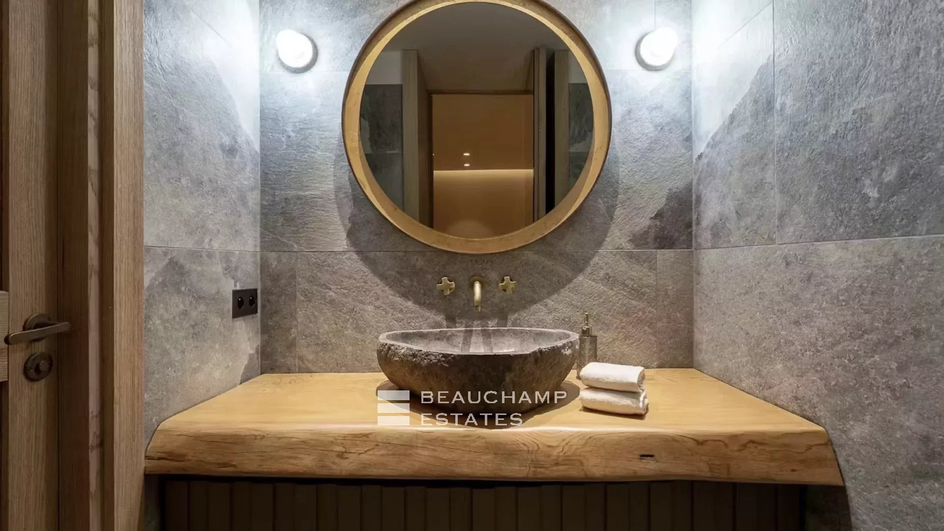 Élégante Villa Tropezienne au Cœur des Salins avec Piscine Chauffée Elegant villa Tropezienne in the heart of a private domain in Les Salins