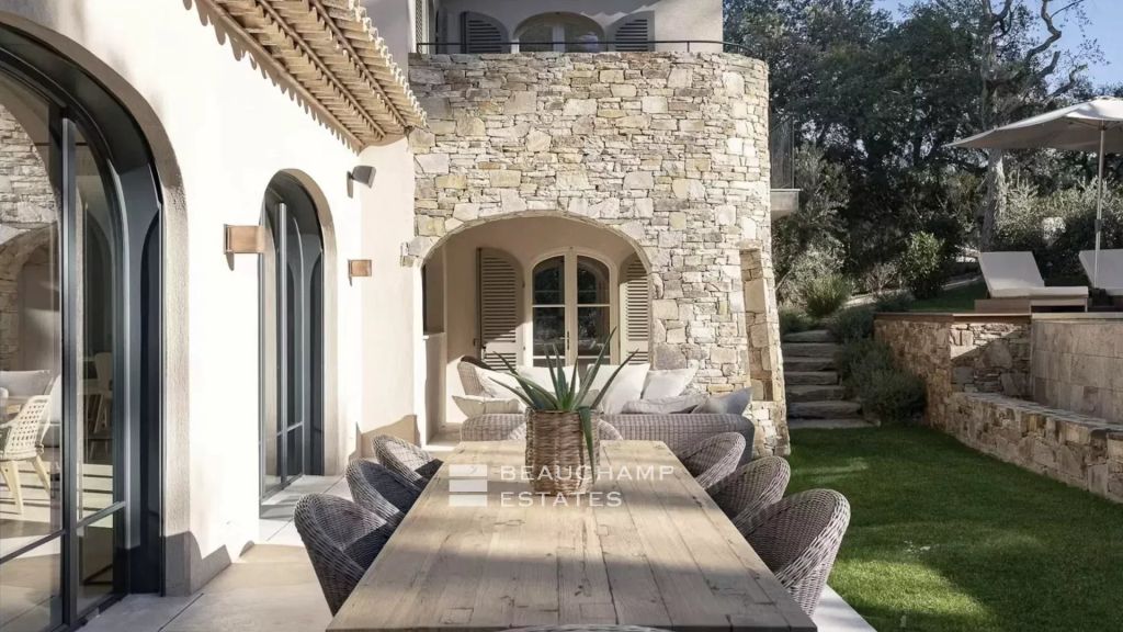 Elegant villa Tropezienne in the heart of a private domain in Les Salins