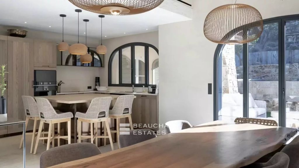 Elegant villa Tropezienne in the heart of a private domain in Les Salins