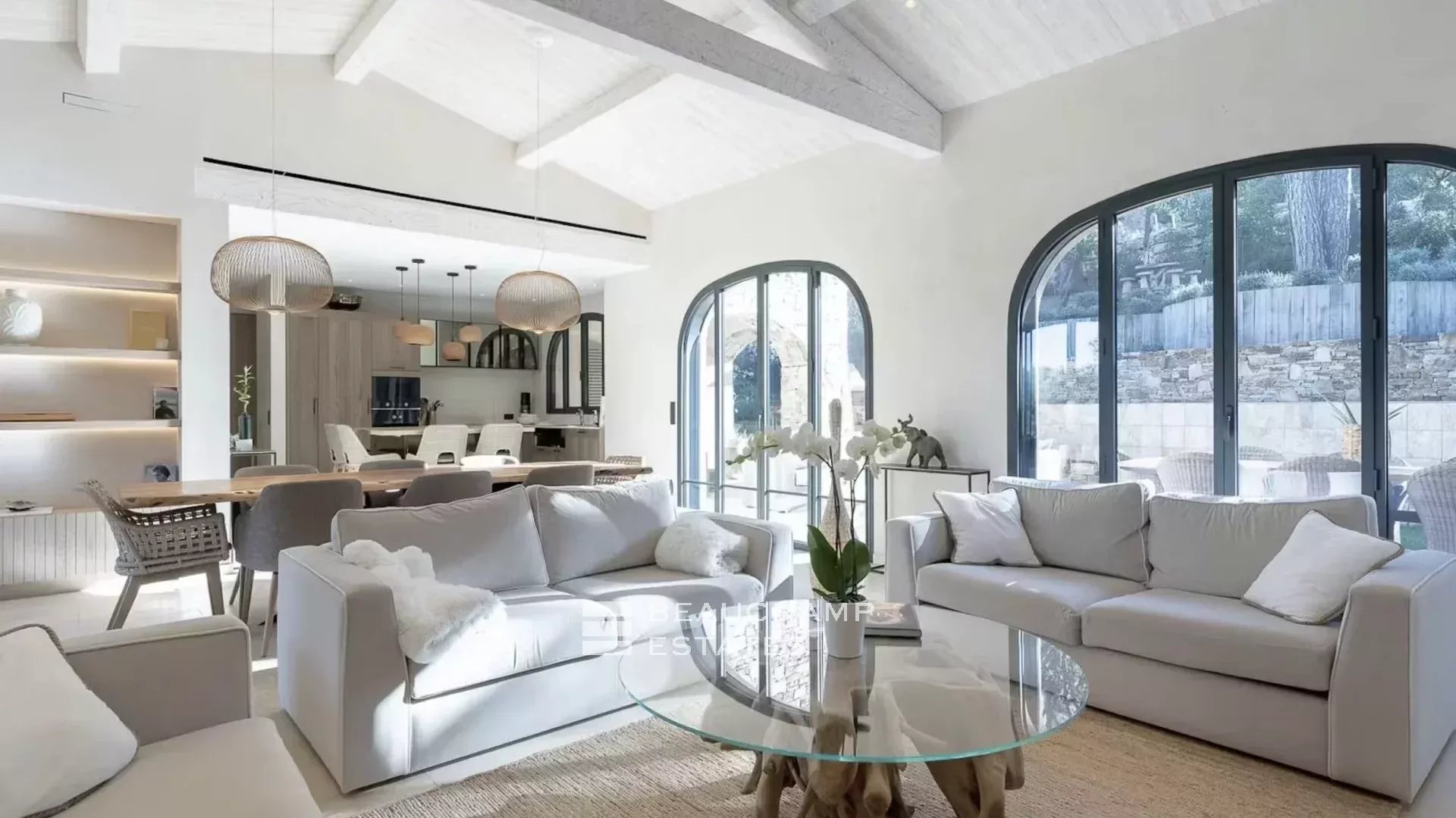 Élégante Villa Tropezienne au Cœur des Salins avec Piscine Chauffée Elegant villa Tropezienne in the heart of a private domain in Les Salins