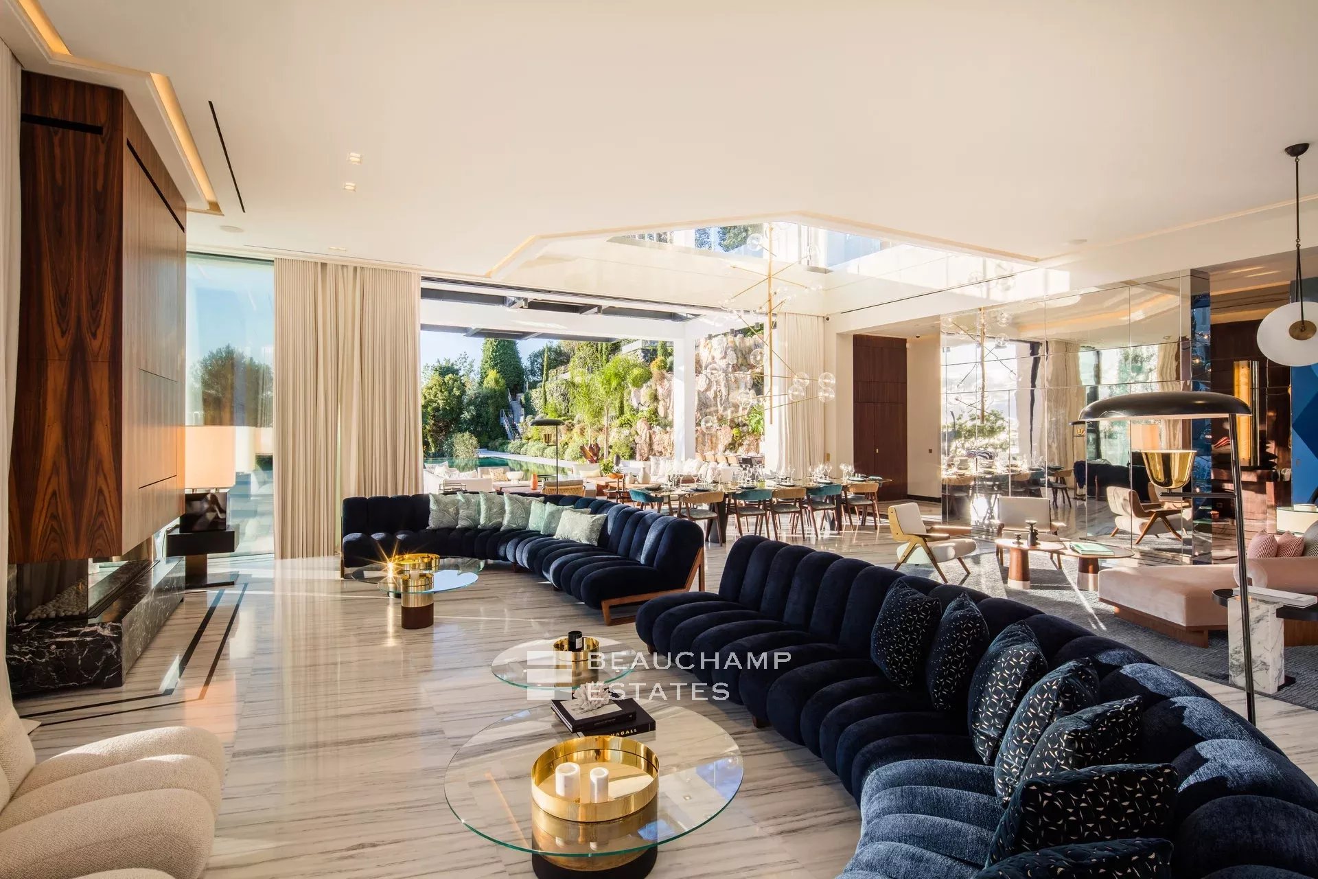 Exceptional 11-bedroom property offering high-end amenities in Cannes Exceptional 11-bedroom property offering high-end amenities in Cannes