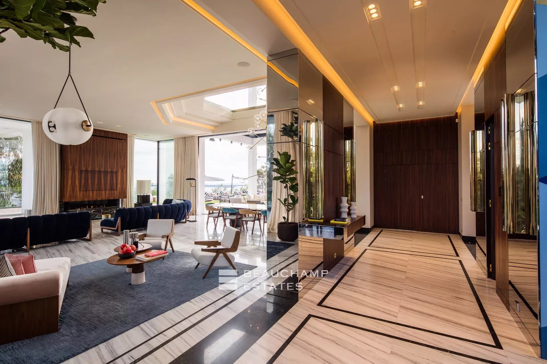 Exceptional 11-bedroom property offering high-end amenities in Cannes Exceptional 11-bedroom property offering high-end amenities in Cannes