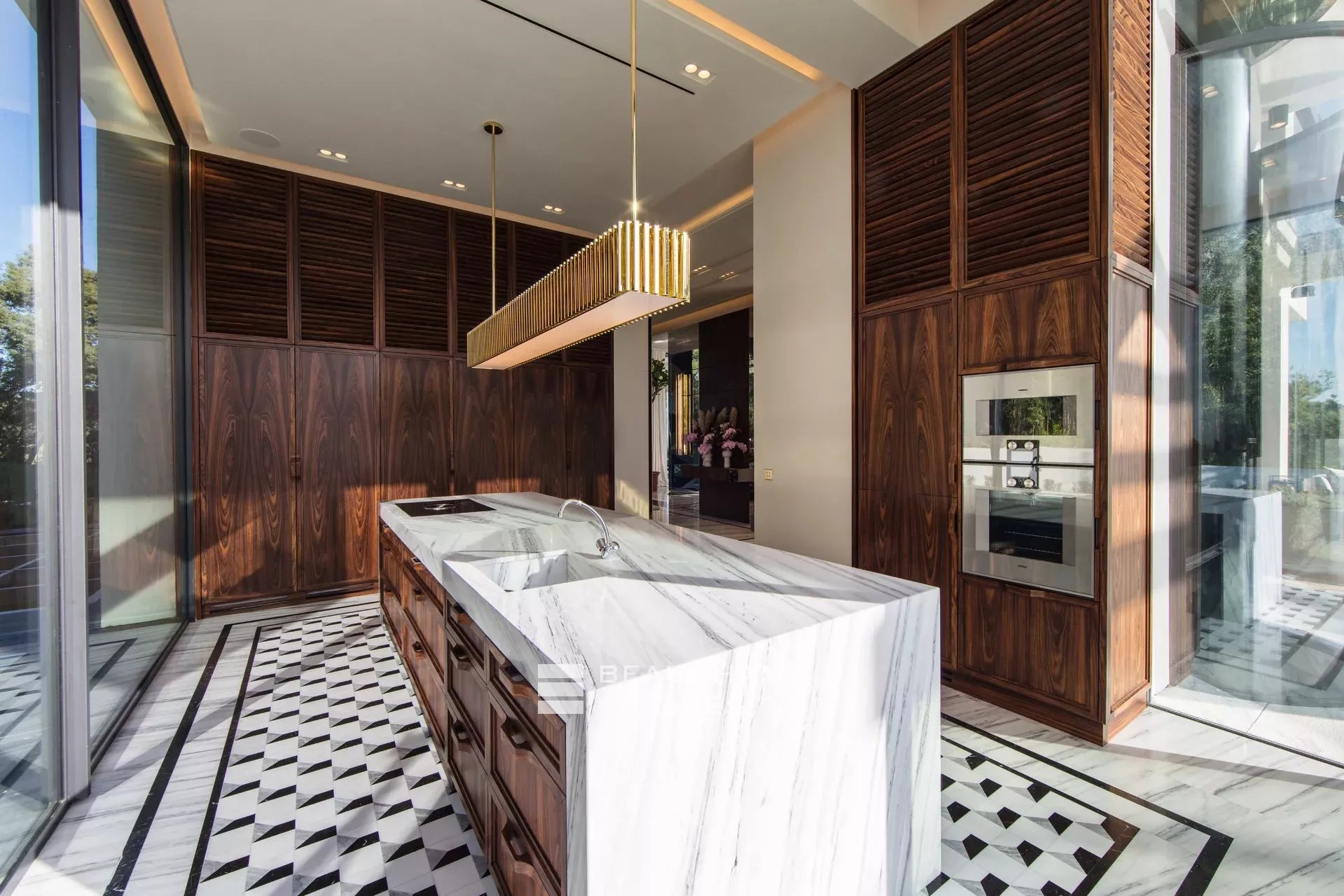 Exceptional 11-bedroom property offering high-end amenities in Cannes Exceptional 11-bedroom property offering high-end amenities in Cannes