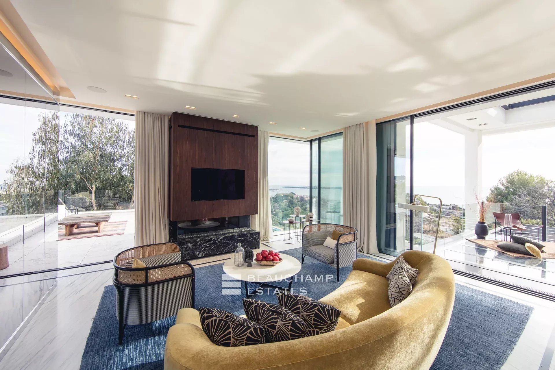 Exceptional 11-bedroom property offering high-end amenities in Cannes Exceptional 11-bedroom property offering high-end amenities in Cannes