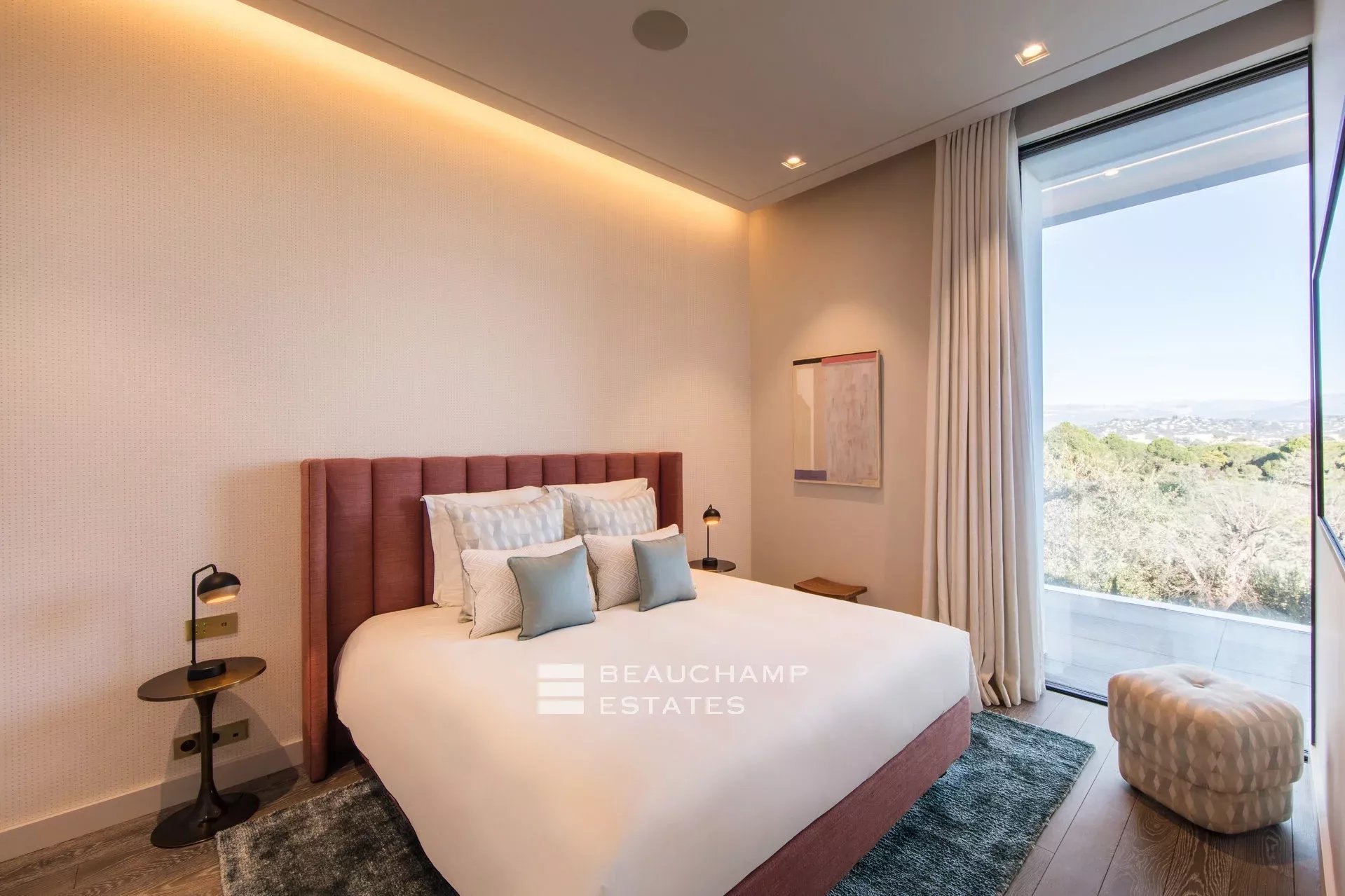 Exceptional 11-bedroom property offering high-end amenities in Cannes Exceptional 11-bedroom property offering high-end amenities in Cannes