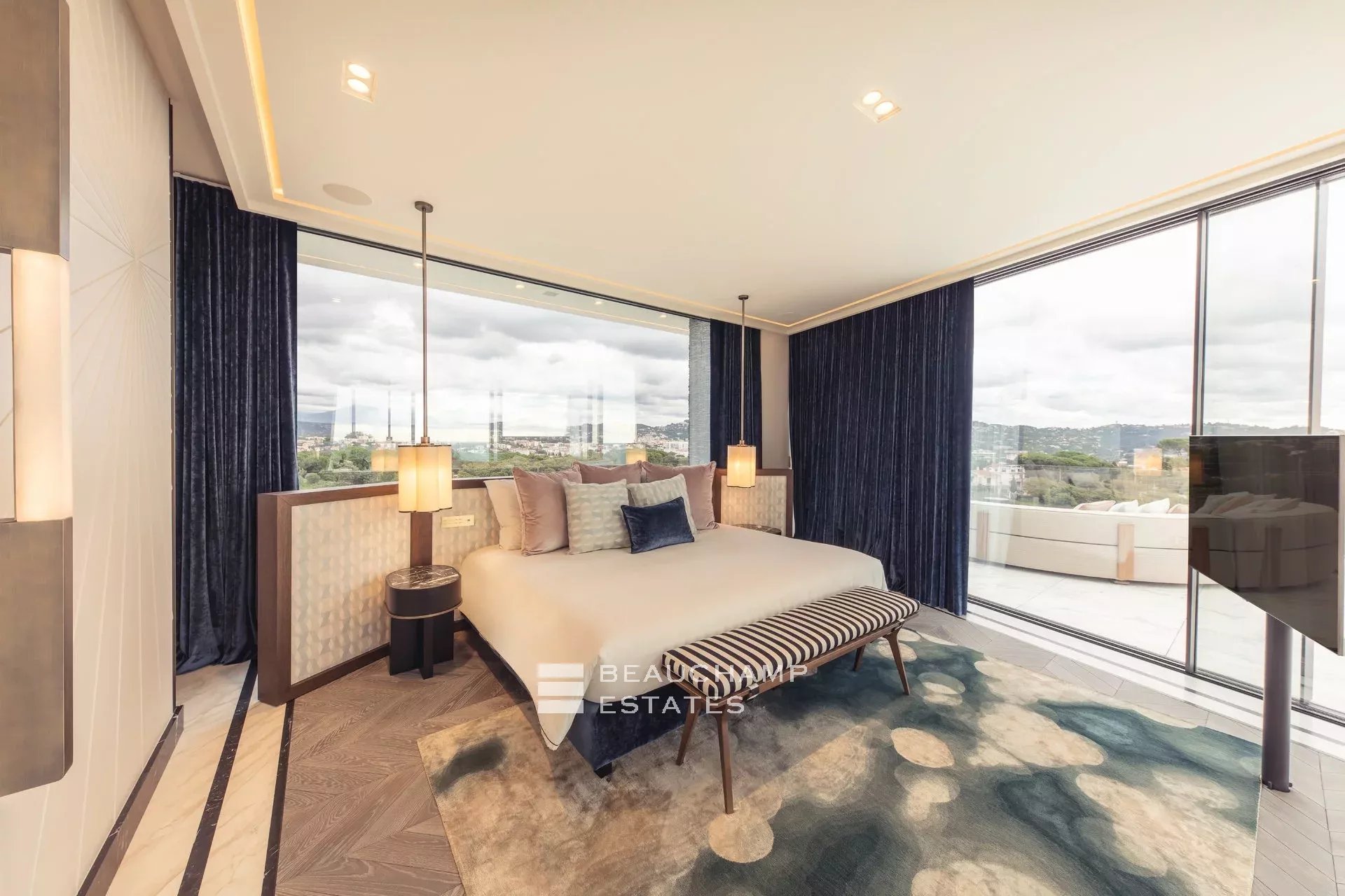 Exceptional 11-bedroom property offering high-end amenities in Cannes Exceptional 11-bedroom property offering high-end amenities in Cannes