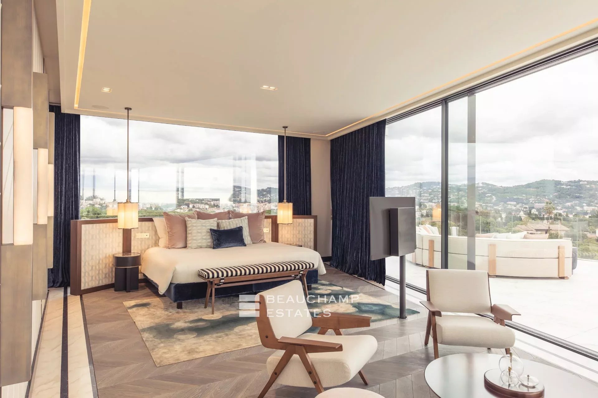 Exceptional 11-bedroom property offering high-end amenities in Cannes Exceptional 11-bedroom property offering high-end amenities in Cannes