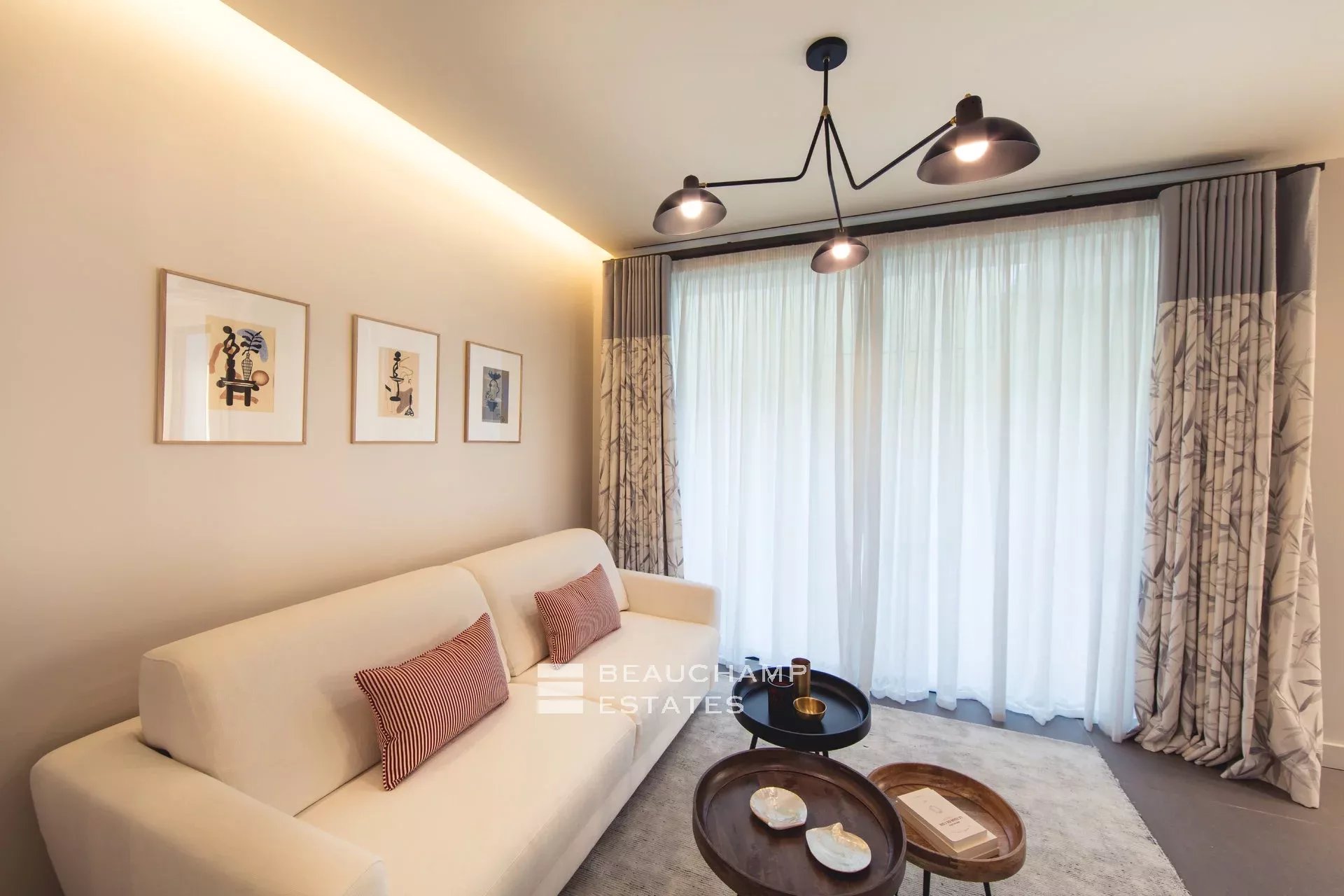 Exceptional 11-bedroom property offering high-end amenities in Cannes Exceptional 11-bedroom property offering high-end amenities in Cannes