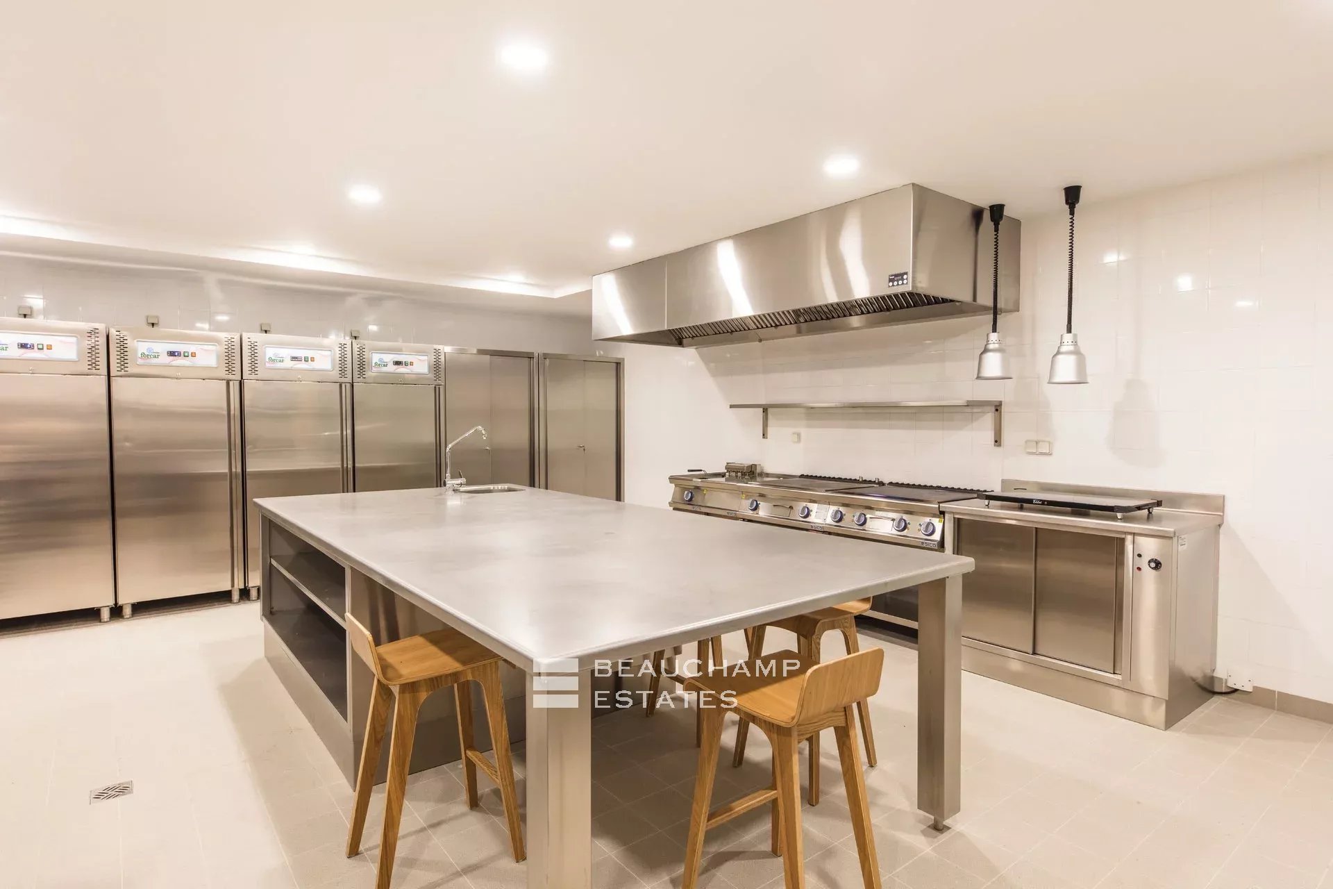 Exceptional 11-bedroom property offering high-end amenities in Cannes Exceptional 11-bedroom property offering high-end amenities in Cannes