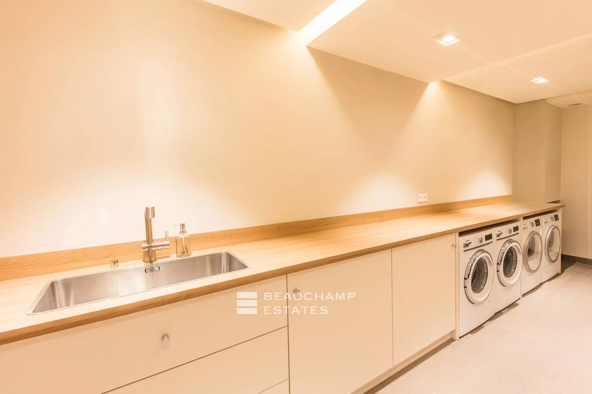 Exceptional 11-bedroom property offering high-end amenities in Cannes Exceptional 11-bedroom property offering high-end amenities in Cannes