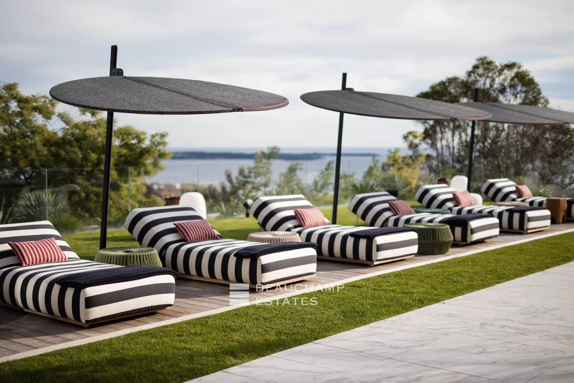 Exceptional 11-bedroom property offering high-end amenities in Cannes Exceptional 11-bedroom property offering high-end amenities in Cannes