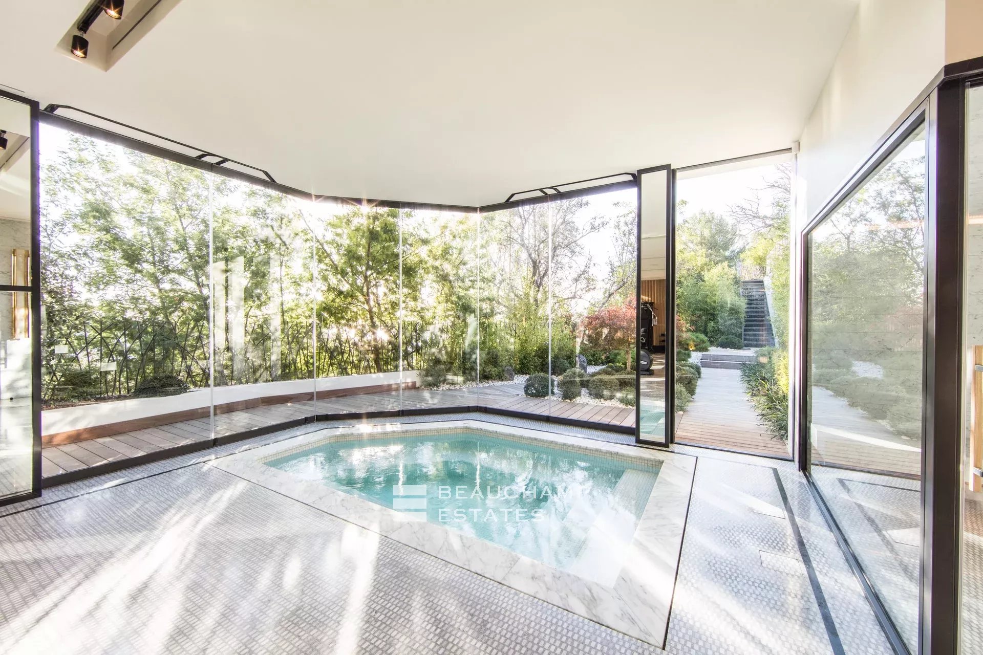 Exceptional 11-bedroom property offering high-end amenities in Cannes Exceptional 11-bedroom property offering high-end amenities in Cannes