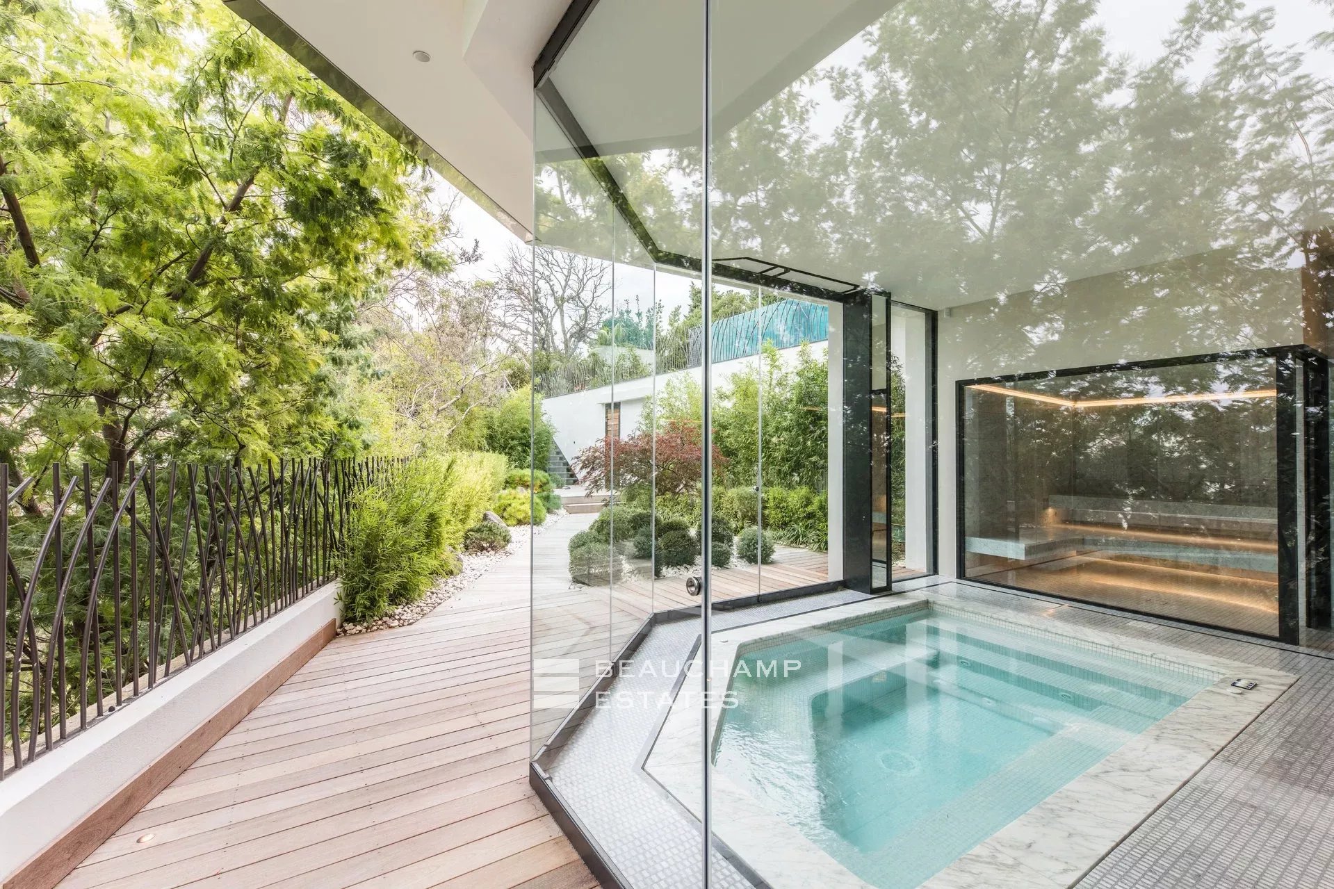 Exceptional 11-bedroom property offering high-end amenities in Cannes Exceptional 11-bedroom property offering high-end amenities in Cannes