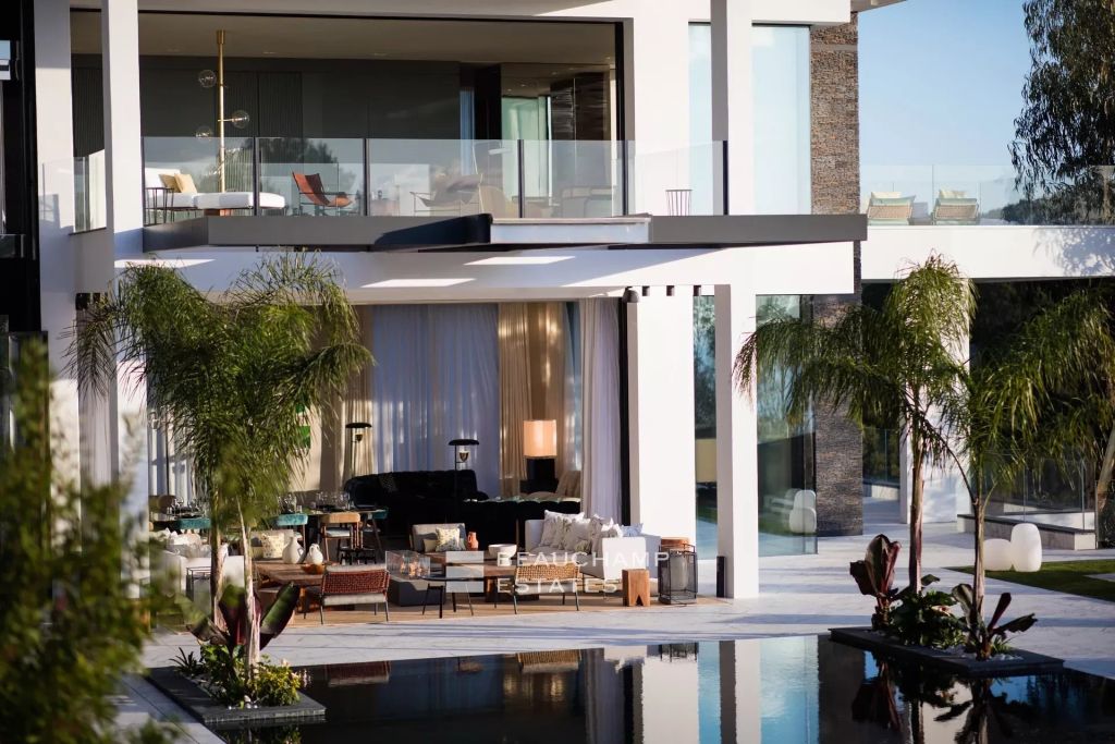 Exceptional 11-bedroom property offering high-end amenities in Cannes