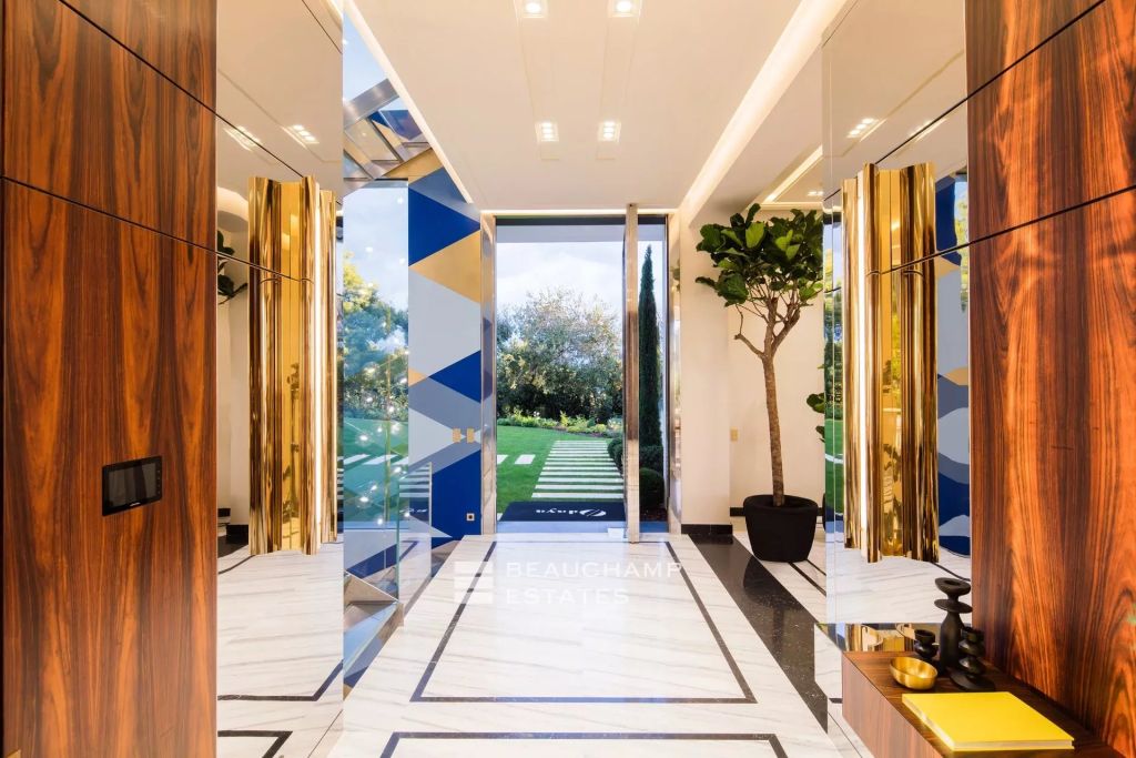 Exceptional 11-bedroom property offering high-end amenities in Cannes