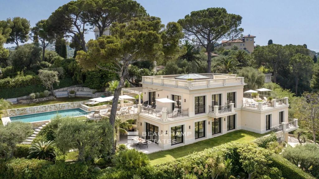 Exceptional 6-bedroom waterfront property in Saint Jean Cap Ferrat