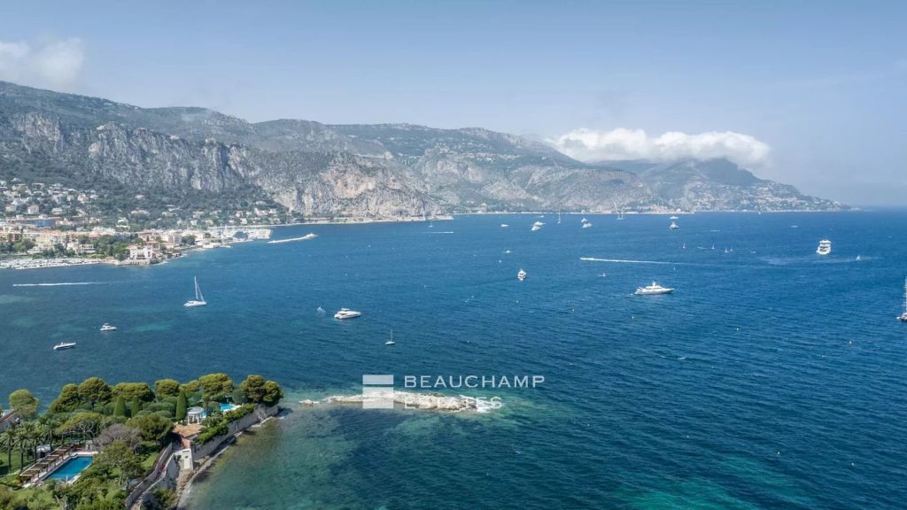 Exceptional 6-bedroom waterfront property in Saint Jean Cap Ferrat